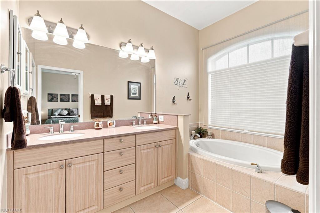 13921 Bently CIR photo 24