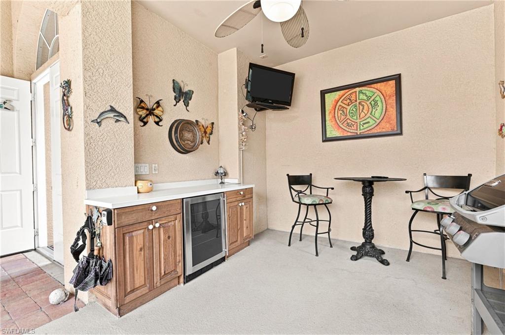 13921 Bently CIR photo 10