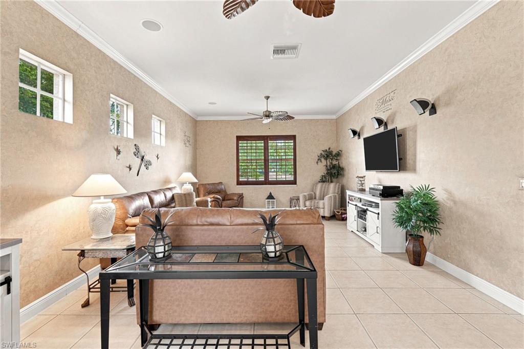 13921 Bently CIR photo 14