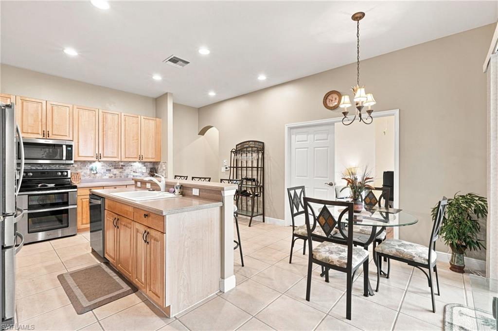 13921 Bently CIR photo 18