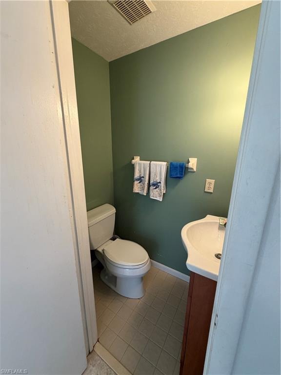 Rear Unit 1/2 bath