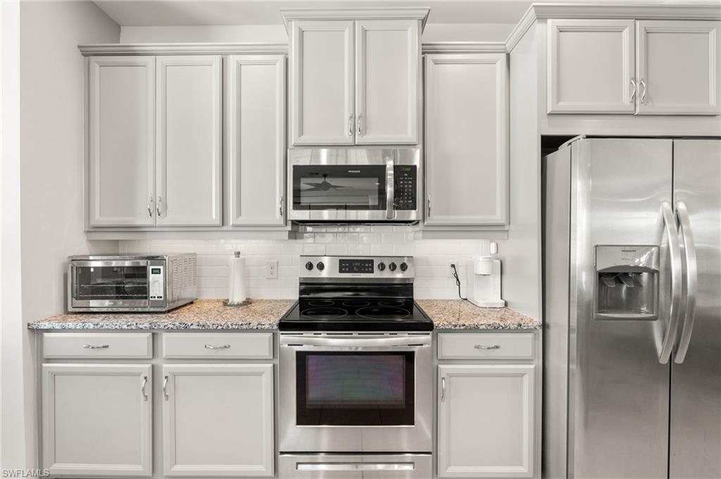 26213 Palace LN 202 photo 9
