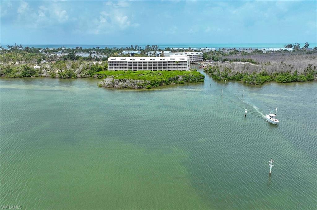 BAYSIDE VILLAS, Bay, Pine Island Sound & Canal to Marina
