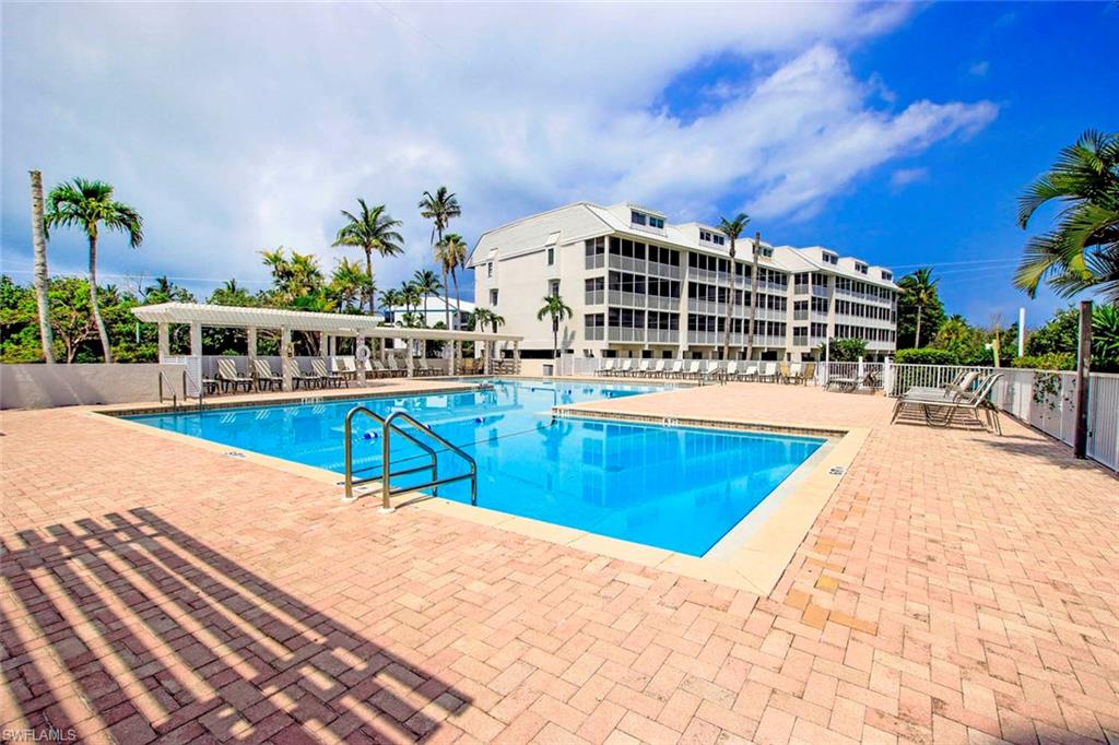 BAYSIDE VILLAS HEATED COMMUNITY POOL