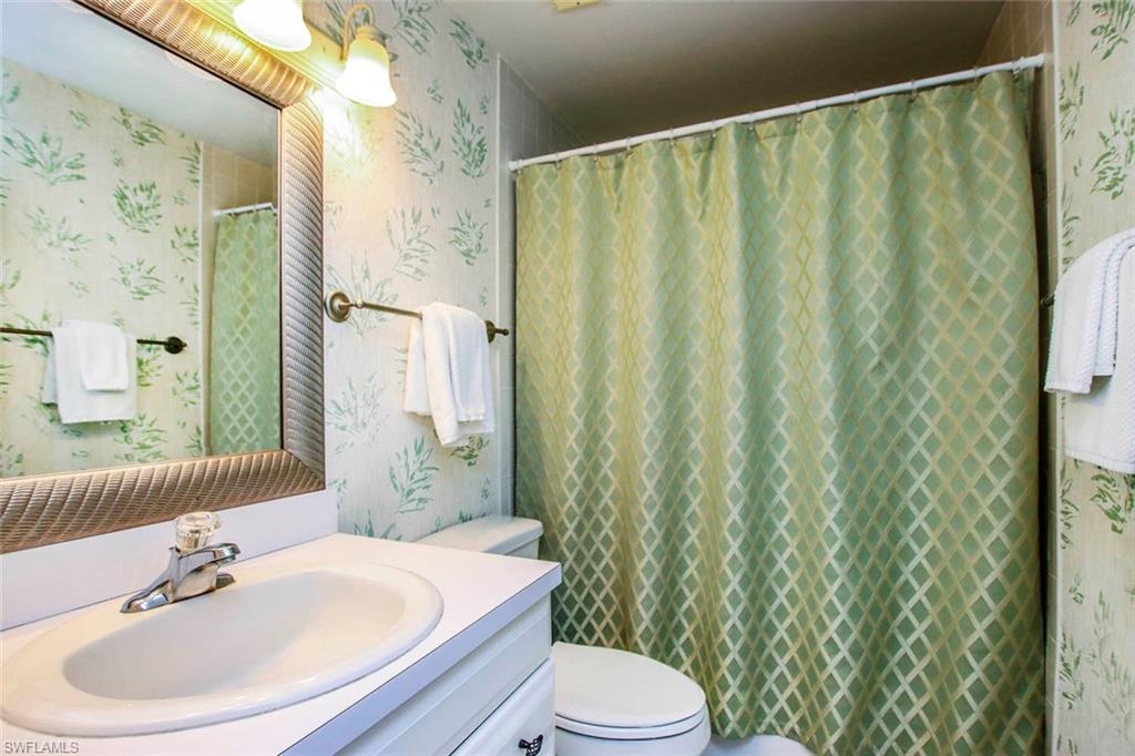 BATH 2 ISLAND DECORE ADDS WARMTH TO BATH FEATURING TUB/SHOWER COMBO.