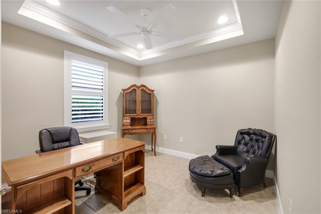 Tray ceiling with recessed lighting and ceiling fan