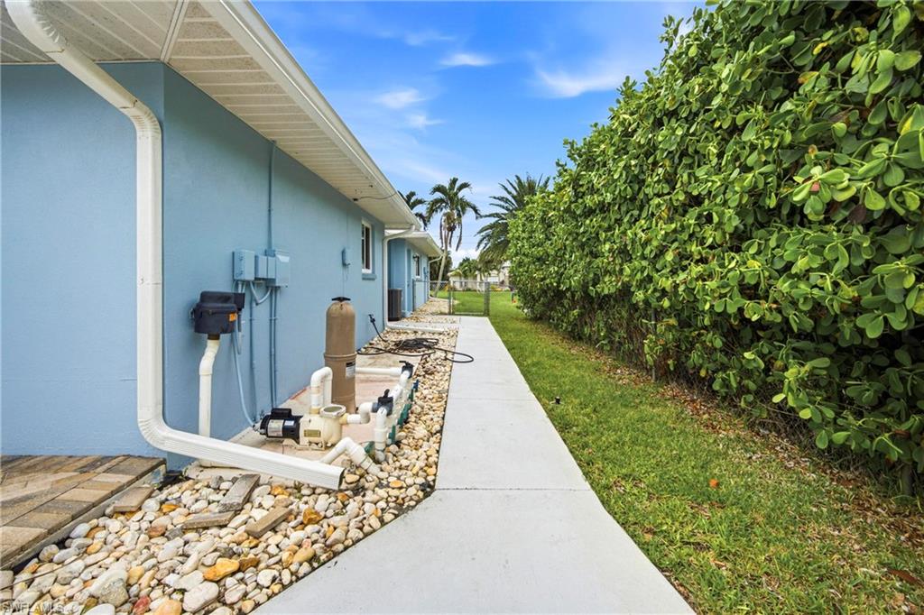 1409 SW 43rd TER photo 25