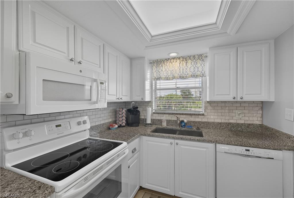 16881 Davis RD 126 photo 6