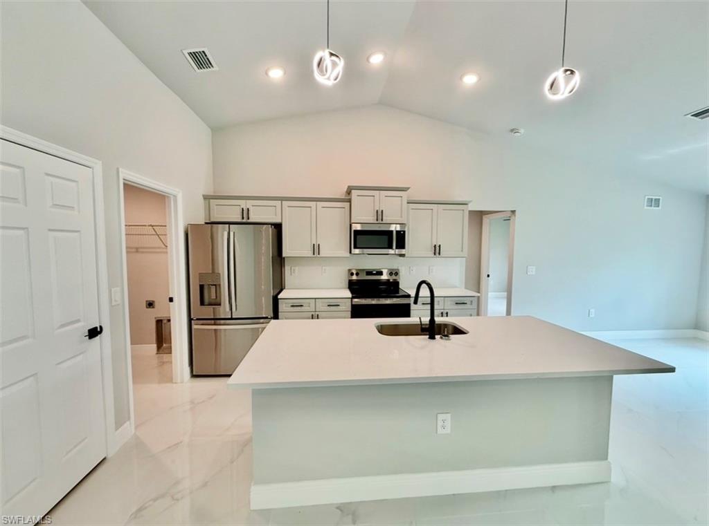 816 Michael AVE photo 14