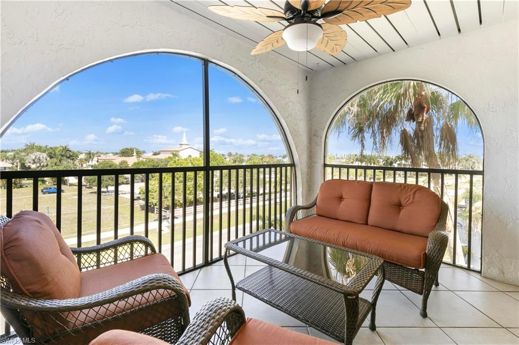 Balcony with ceiling fan