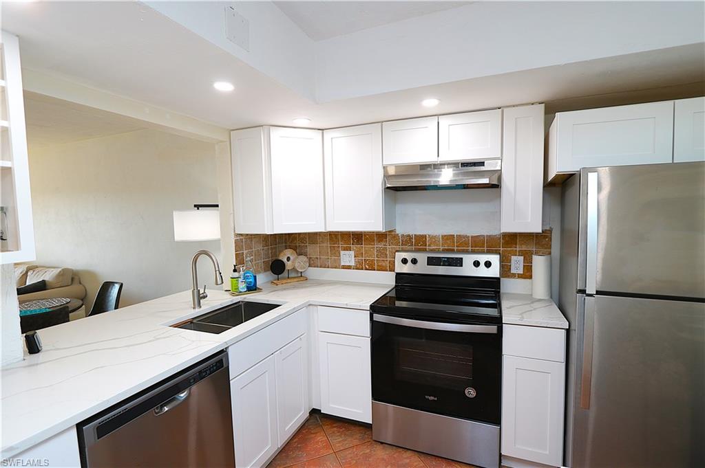 1004 Manatee RD H202