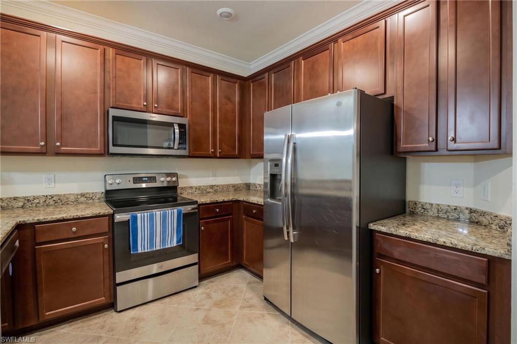 2744 Blossom WAY photo 9