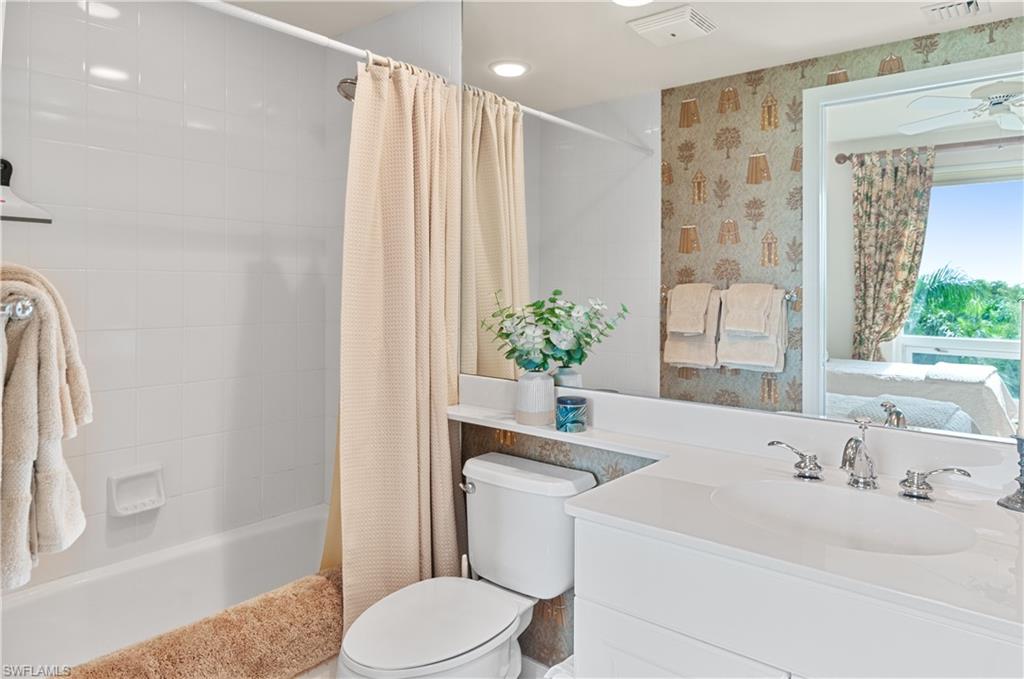 23650 Via Veneto BLVD 404 photo 21