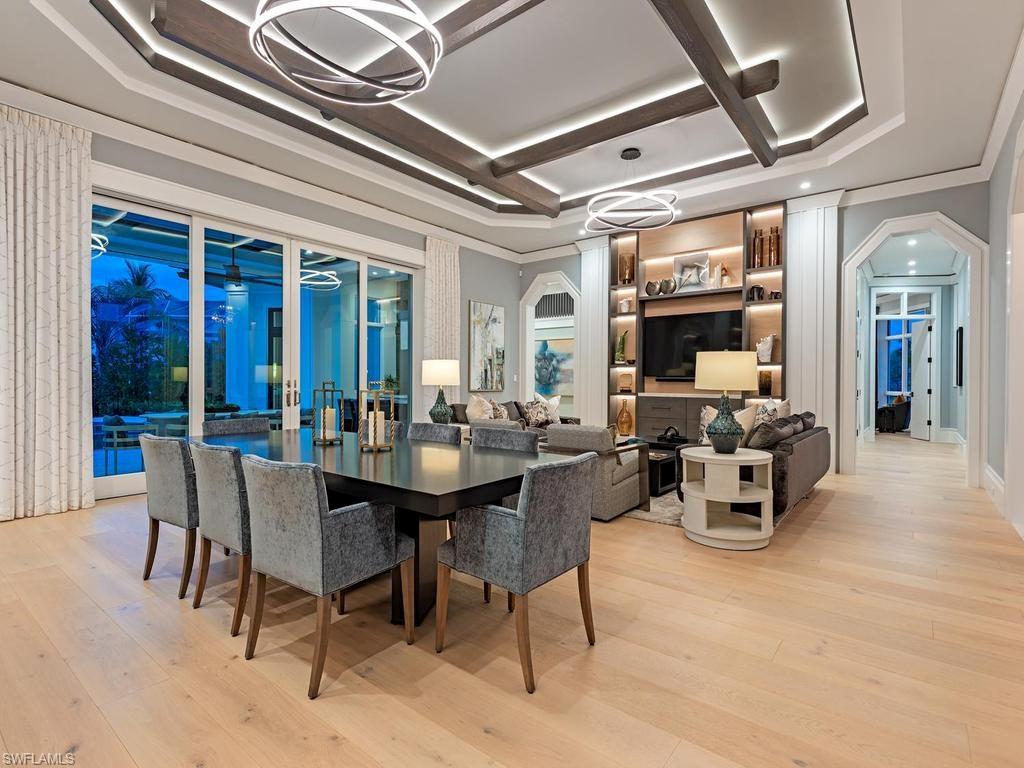 405 Neapolitan WAY