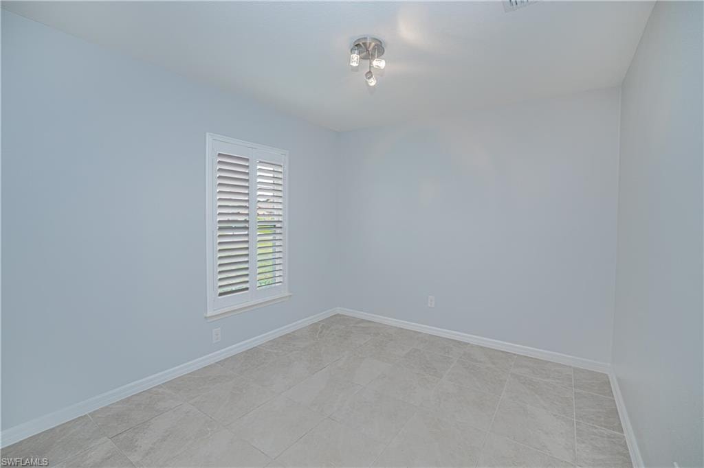 1528 NW 29th PL photo 10