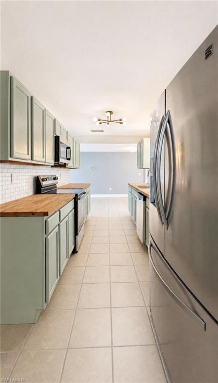 1634 Newport CT