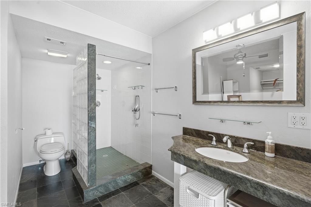 4015 SE 20th PL 301 photo 23