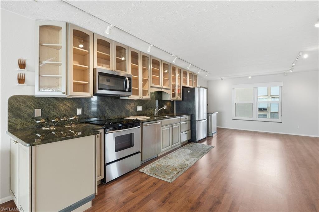 4015 SE 20th PL 301 photo 9