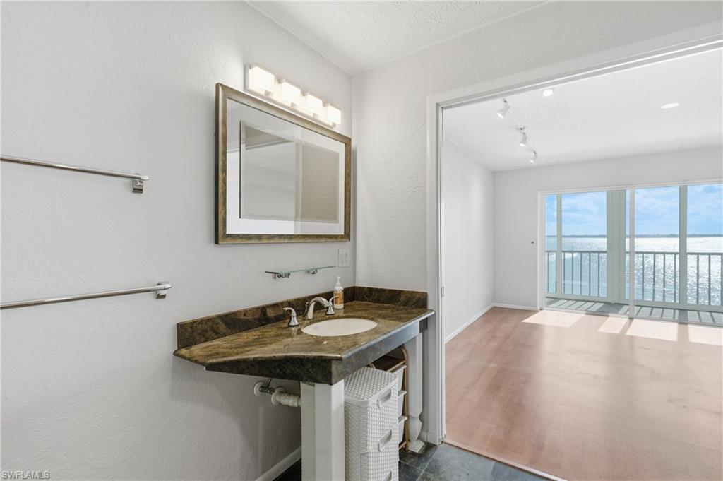 4015 SE 20th PL 301 photo 24
