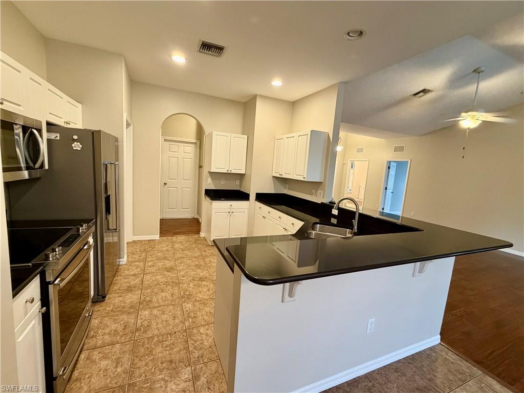 1466 Argyle DR photo 6