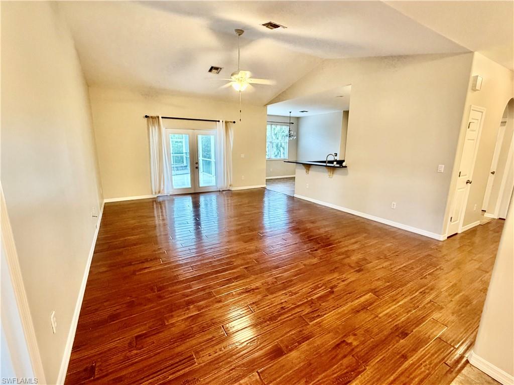 1466 Argyle DR photo 10