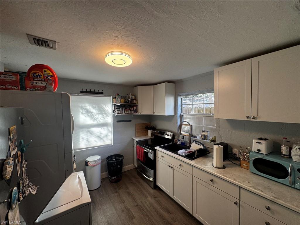 2060 Bayside PKWY photo 27