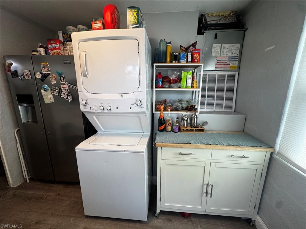 2060 Bayside PKWY photo 28