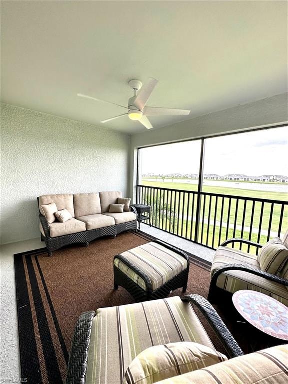 Sunroom with ceiling fan