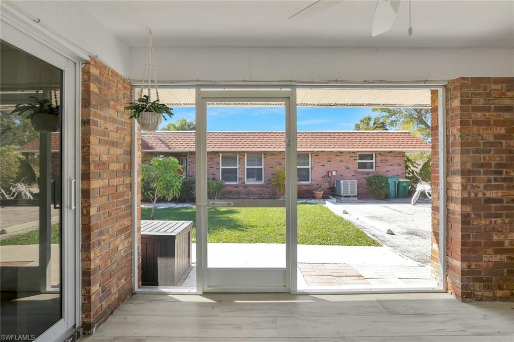2710 Arbutus ST B1 photo 20