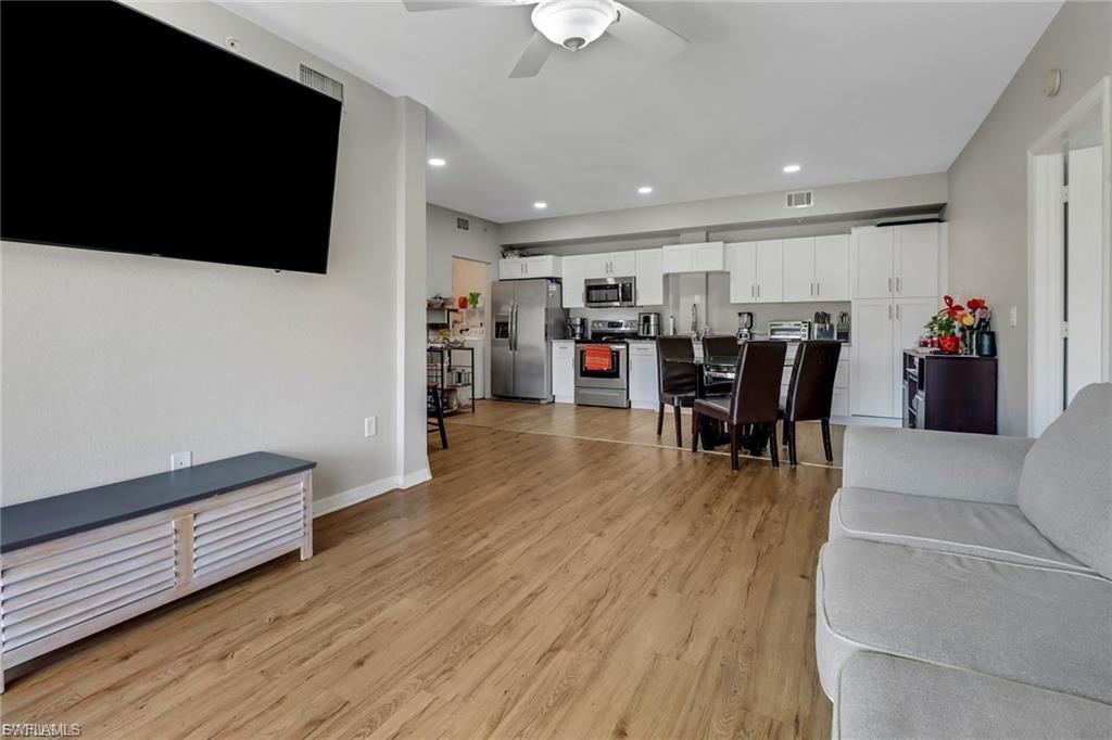 6361 Aragon WAY 106 photo 11