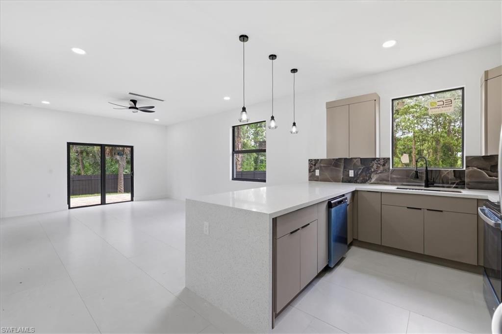 1151 Rachel ST E photo 14