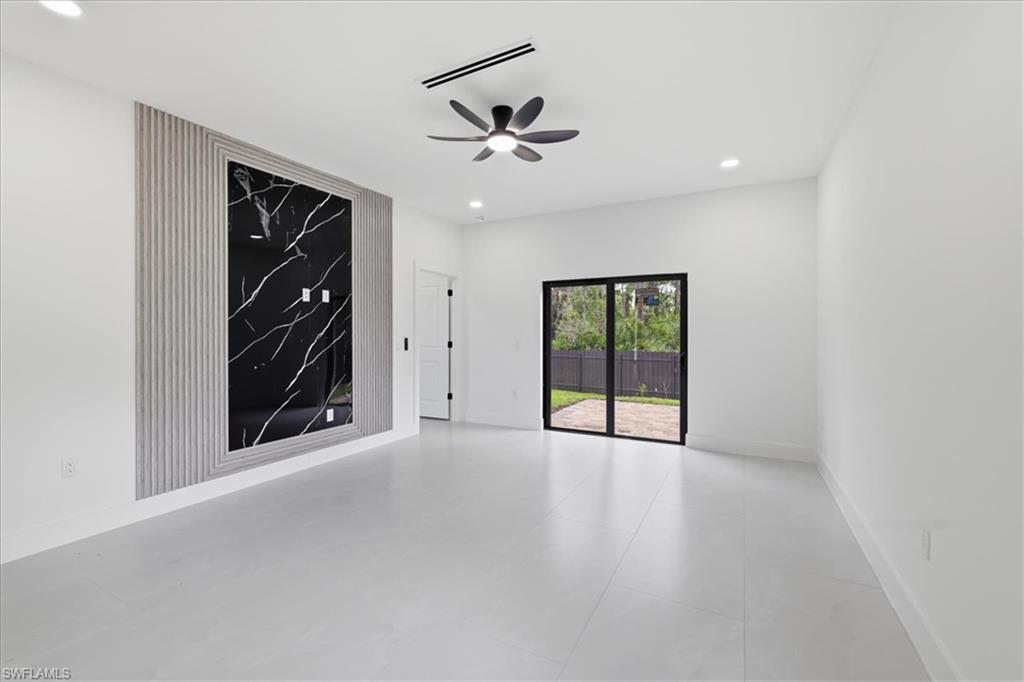 1151 Rachel ST E photo 21