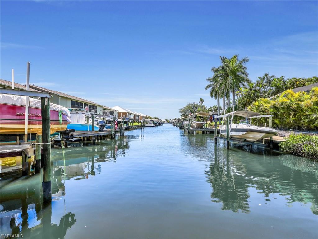 Gulf access boat docks