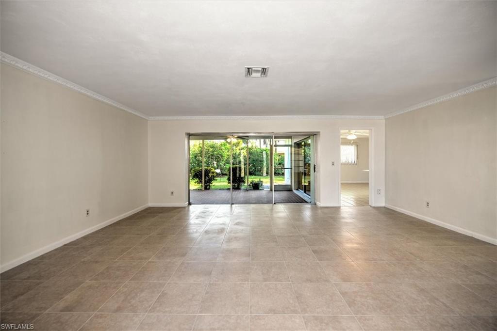 5661 Eichen CIR E