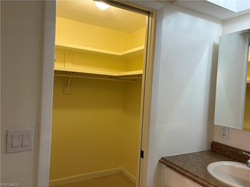 5661 Eichen CIR E photo 9
