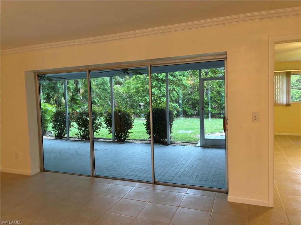 5661 Eichen CIR E photo 11