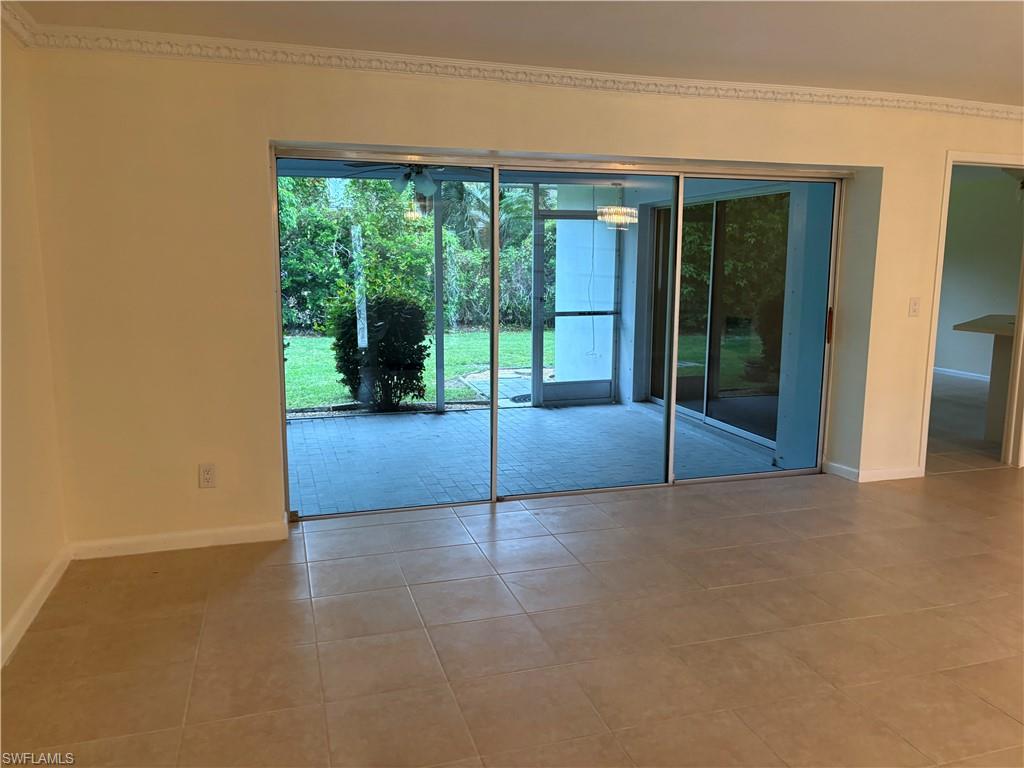 5661 Eichen CIR E