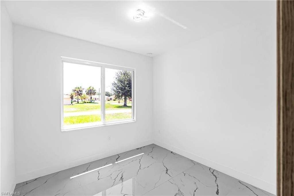 718 Robert AVE photo 22