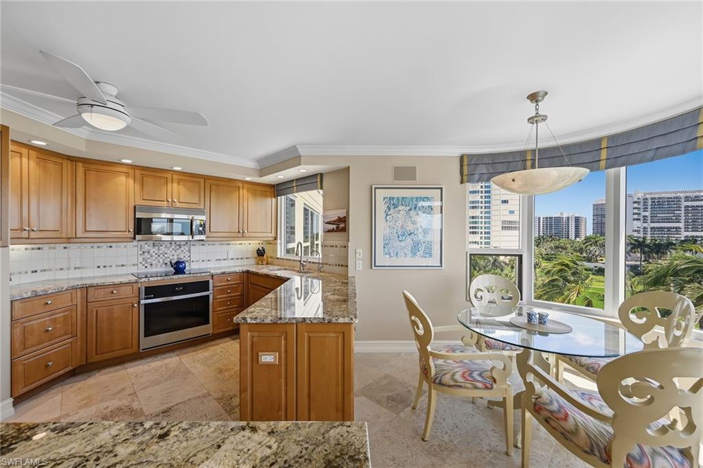 Eat-In Kitchen