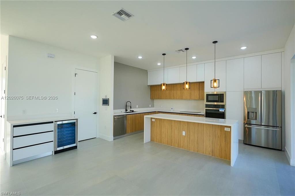 5 SW 26th PL photo 7