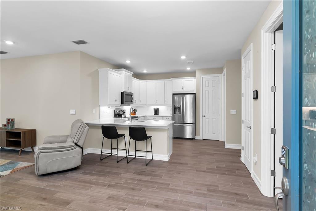Kitchen Breakfast Bar