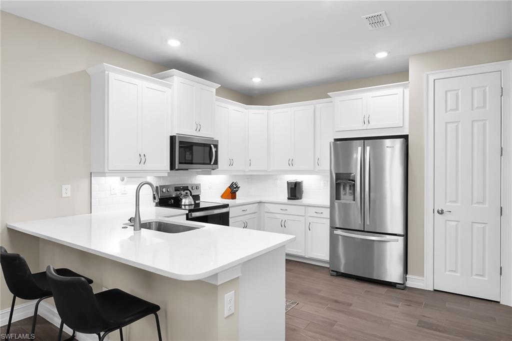 Kitchen Breakfast Bar