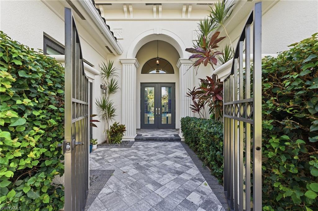 Stunning gate courtyard entry