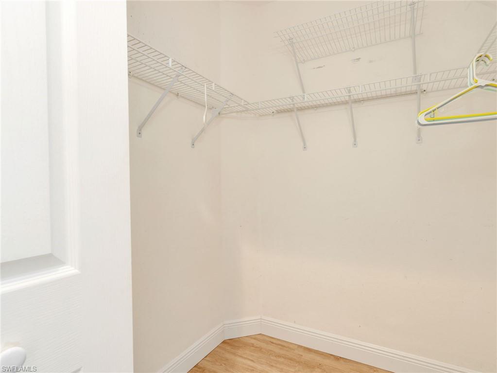 Wire shelving system with a corner configuration