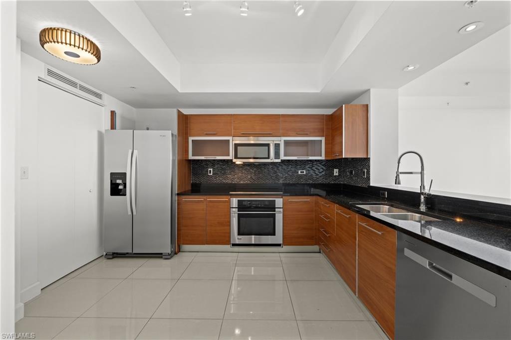 3000 Oasis Grand BLVD 1603 photo 9
