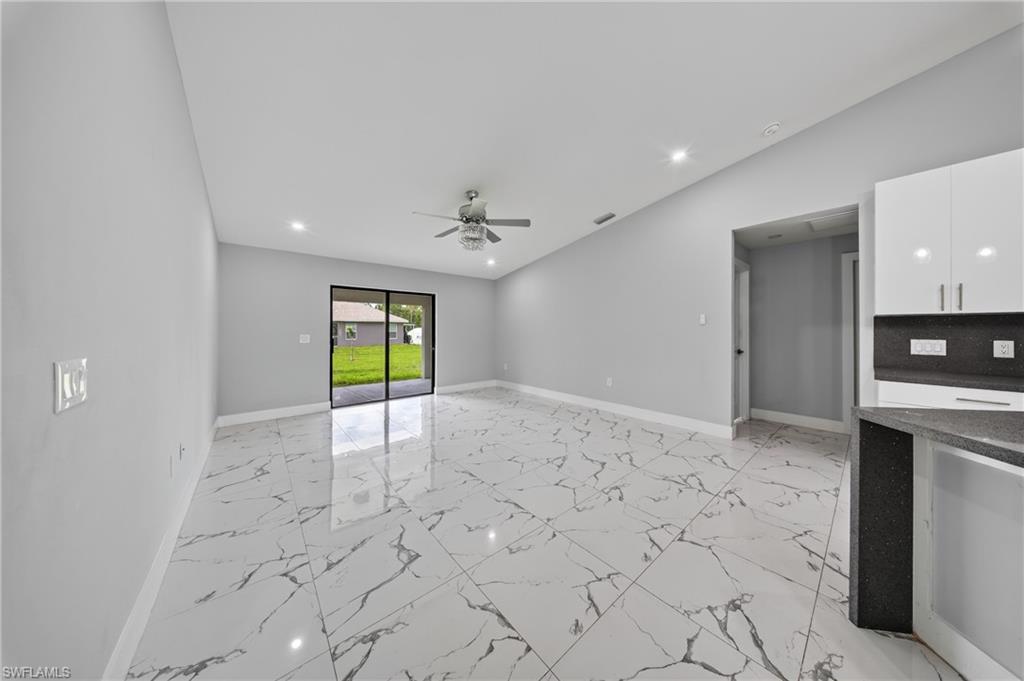 738 Sunrirse BLVD photo 13