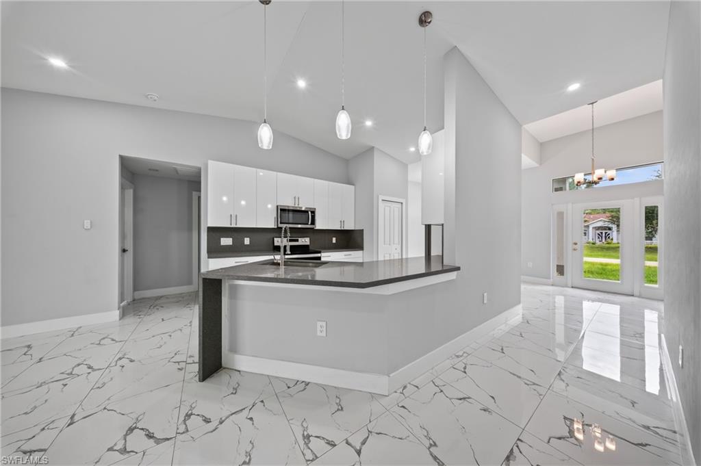738 Sunrirse BLVD photo 12