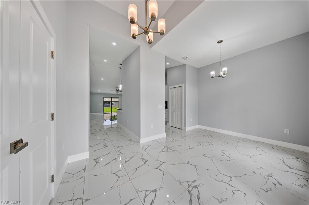 738 Sunrirse BLVD photo 7