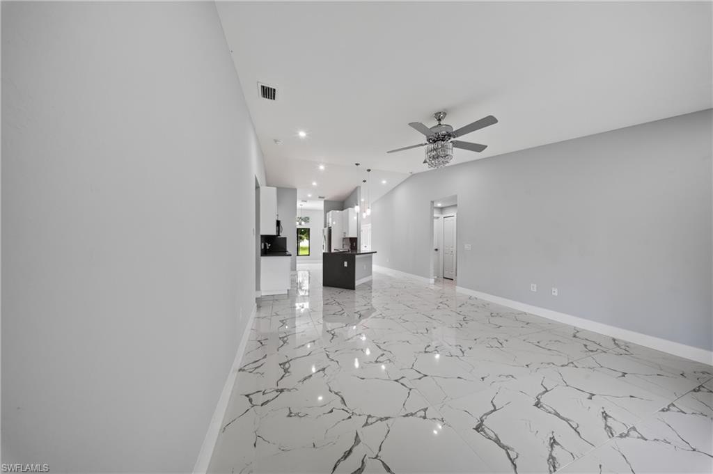 738 Sunrirse BLVD photo 14