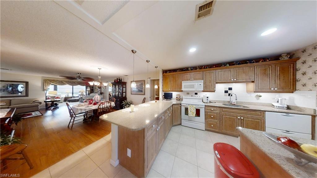 1527 Edgewater CIR